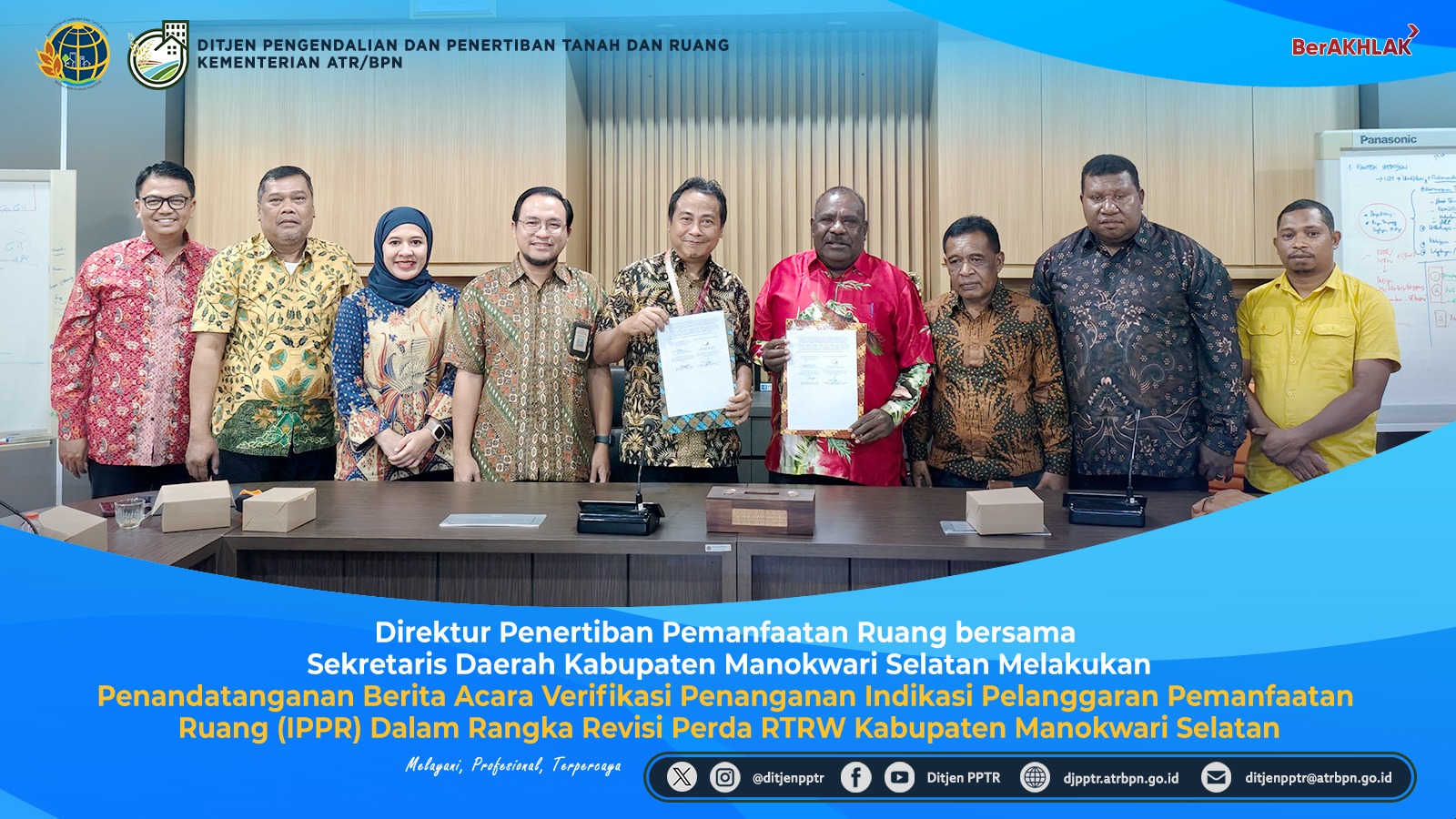 Direktur Penertiban Pemanfaatan Ruang bersama Sekretaris Daerah Kabupaten Manokwari Selatan Melakukan Penandatanganan Berita Acara Verifikasi Penanganan Indikasi Pelanggaran Pemanfaatan Ruang (IPPR) Dalam Rangka Revisi Perda RTRW Kabupaten Manokwari Selatan